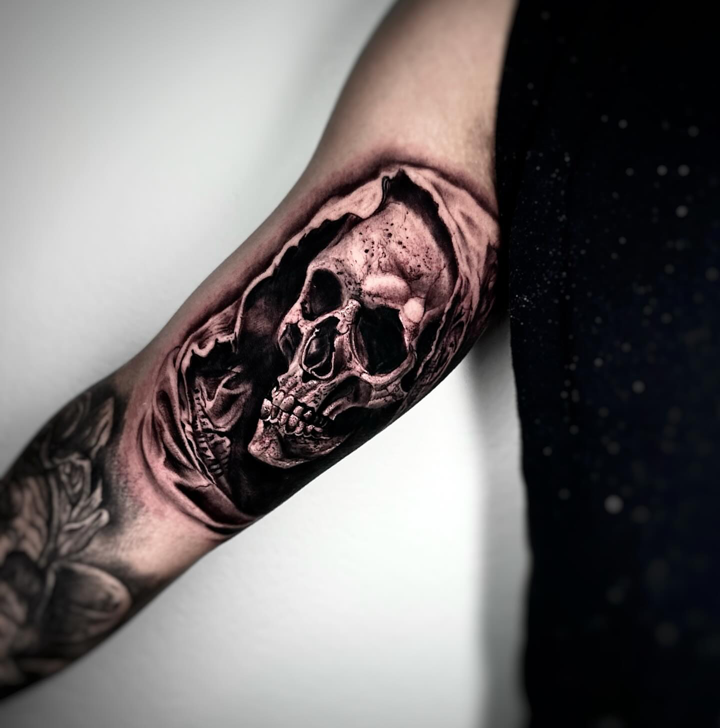 realism-chicano-skull-shroud.jpg